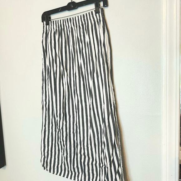 CUPCAKES AND CASHMERE Sandrine Black White Striped Side Slits Midi Skirt Size 2 - Picture 4 of 9